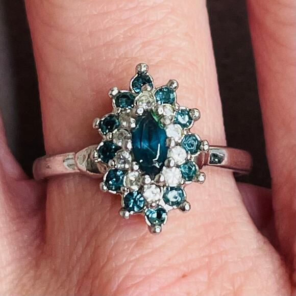 18k White Gold Plated HGE Blue and Clear Stones Size 7 - Picture 1 of 8